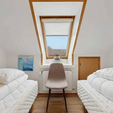 Semesterbostad Spacious Near The *