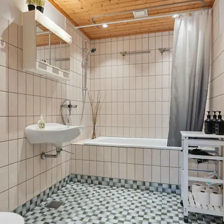 Spacious Near The בית נופש *