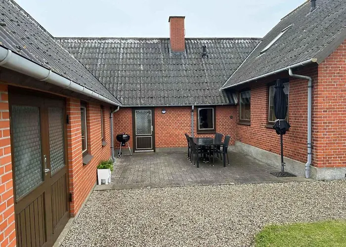 Spacious Near The Feriehus *