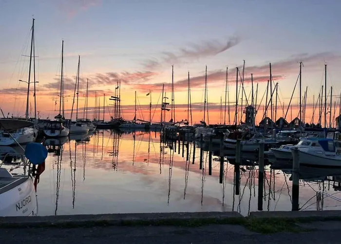 Semesterbostad Spacious Near The