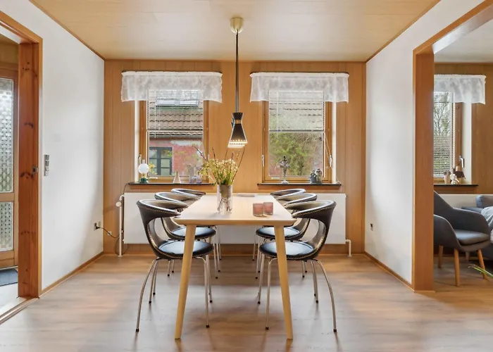 Feriehus Spacious Near The