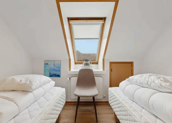 Semesterbostad Spacious Near The *