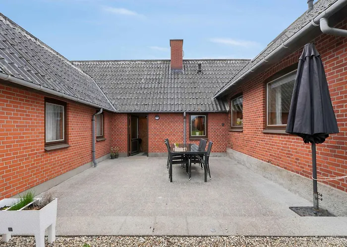 Spacious Near The Feriehus *