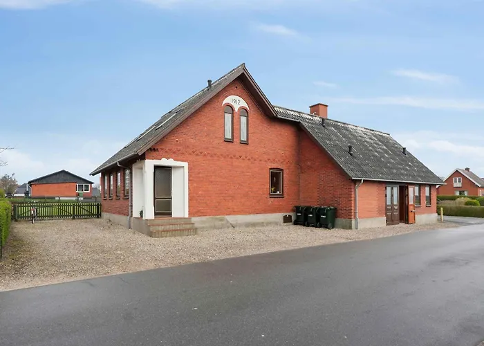 Spacious Near The Semesterbostad