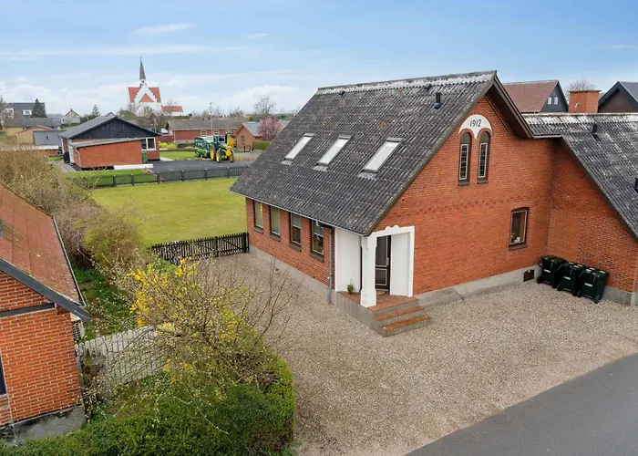 Spacious Near The Feriehus *